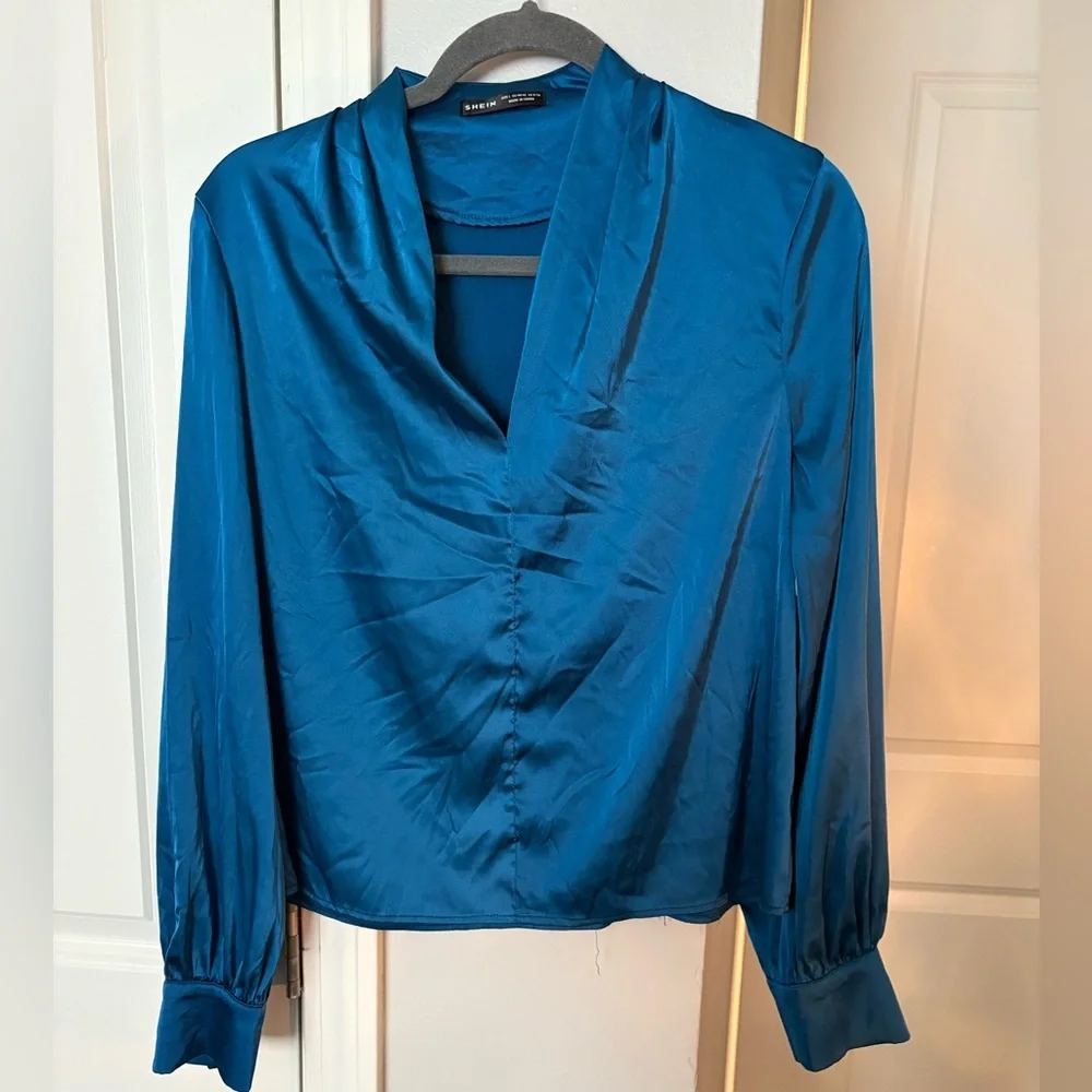 Elegant Blue Women's Top - Picture 1 of 4